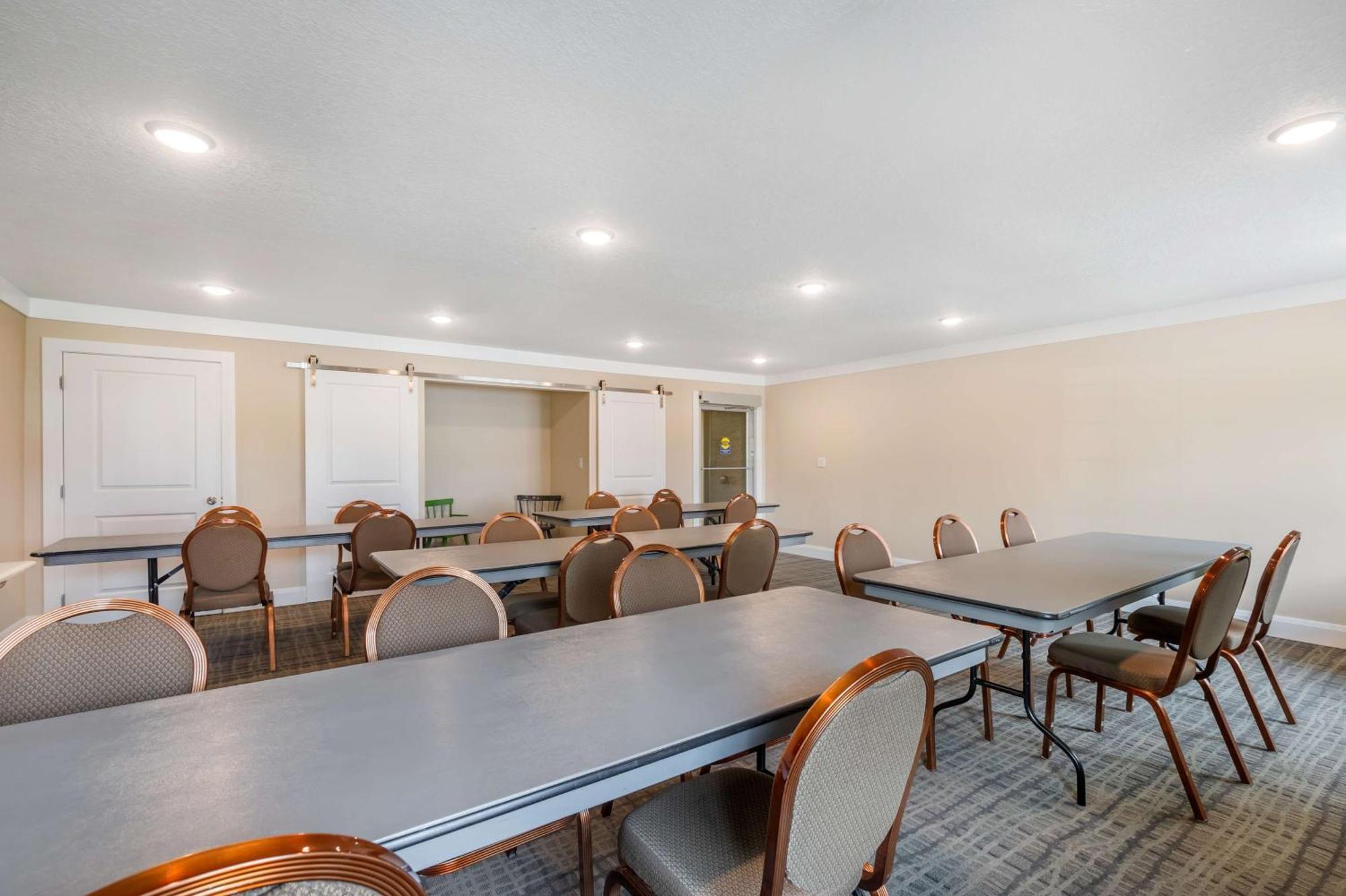 אמס Best Western Plus University Park Inn & Suites מראה חיצוני תמונה