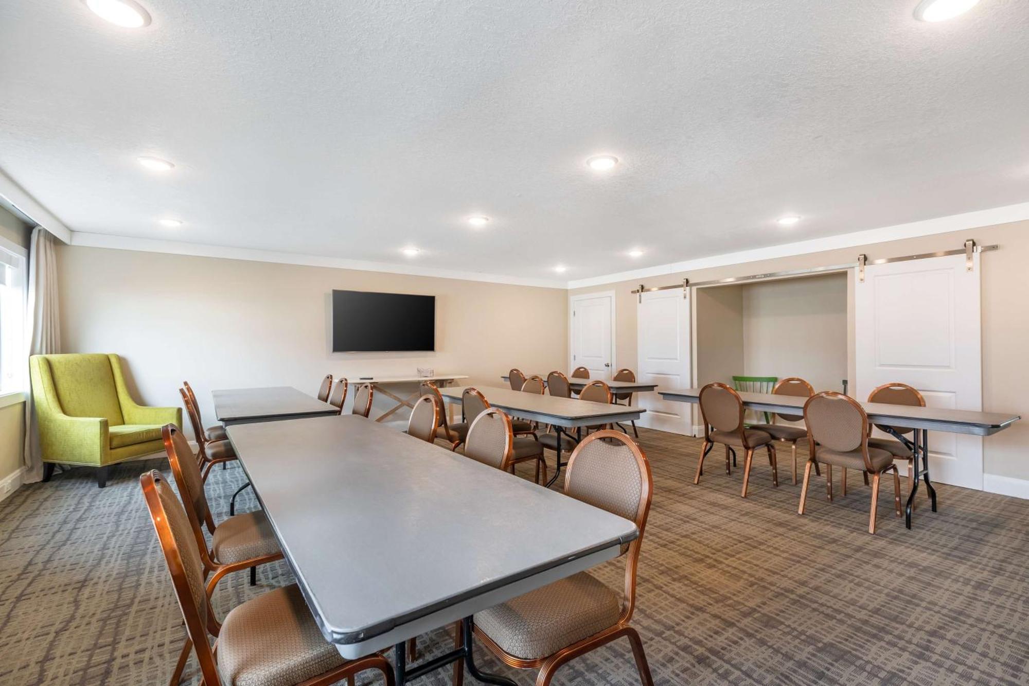 אמס Best Western Plus University Park Inn & Suites מראה חיצוני תמונה