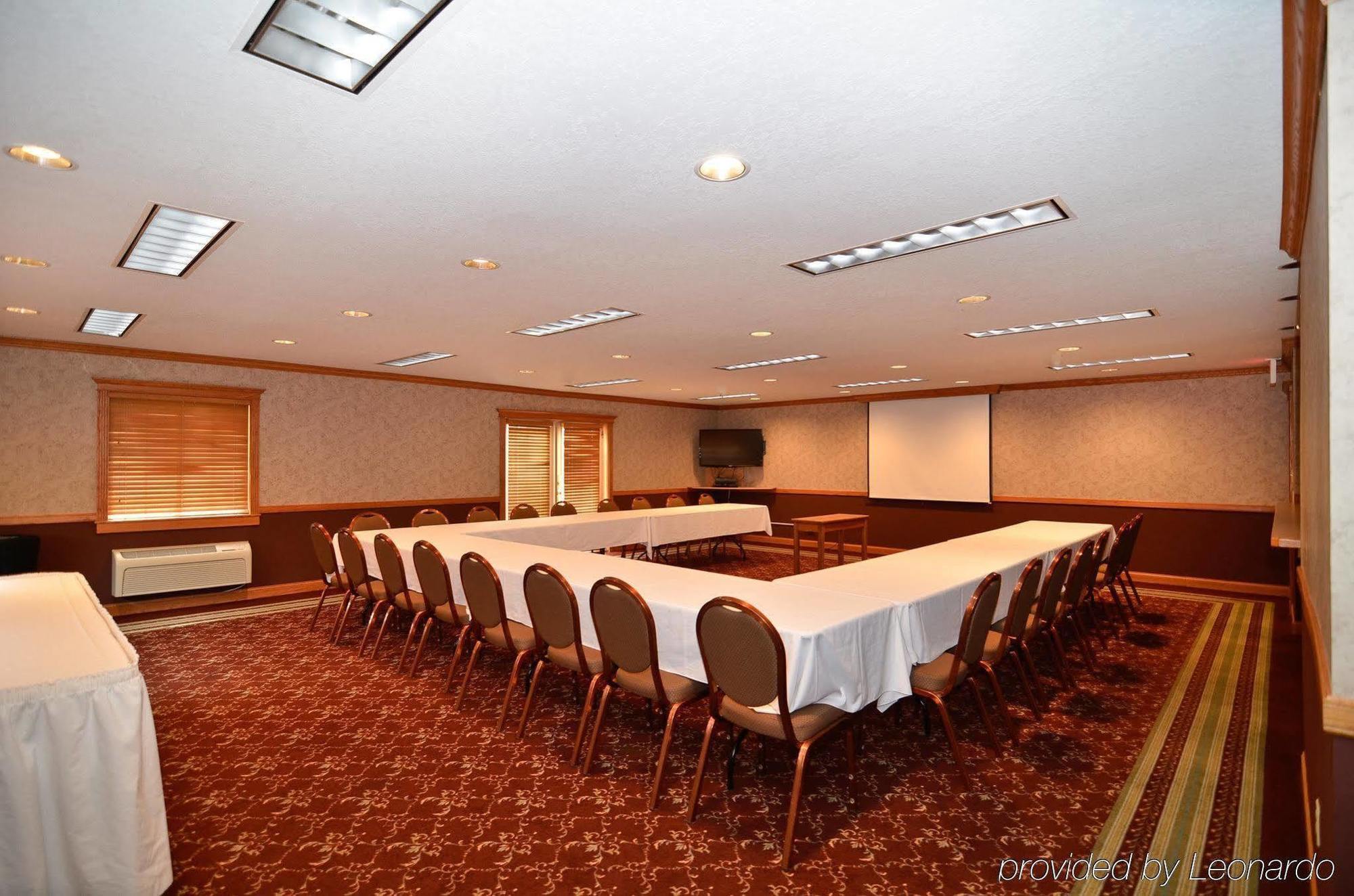 אמס Best Western Plus University Park Inn & Suites מראה חיצוני תמונה